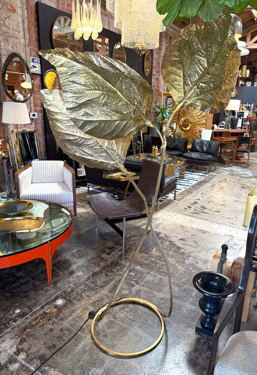 Floor lamp By Tommso Barbi 70s. Hans-worked brass, three large leaves
