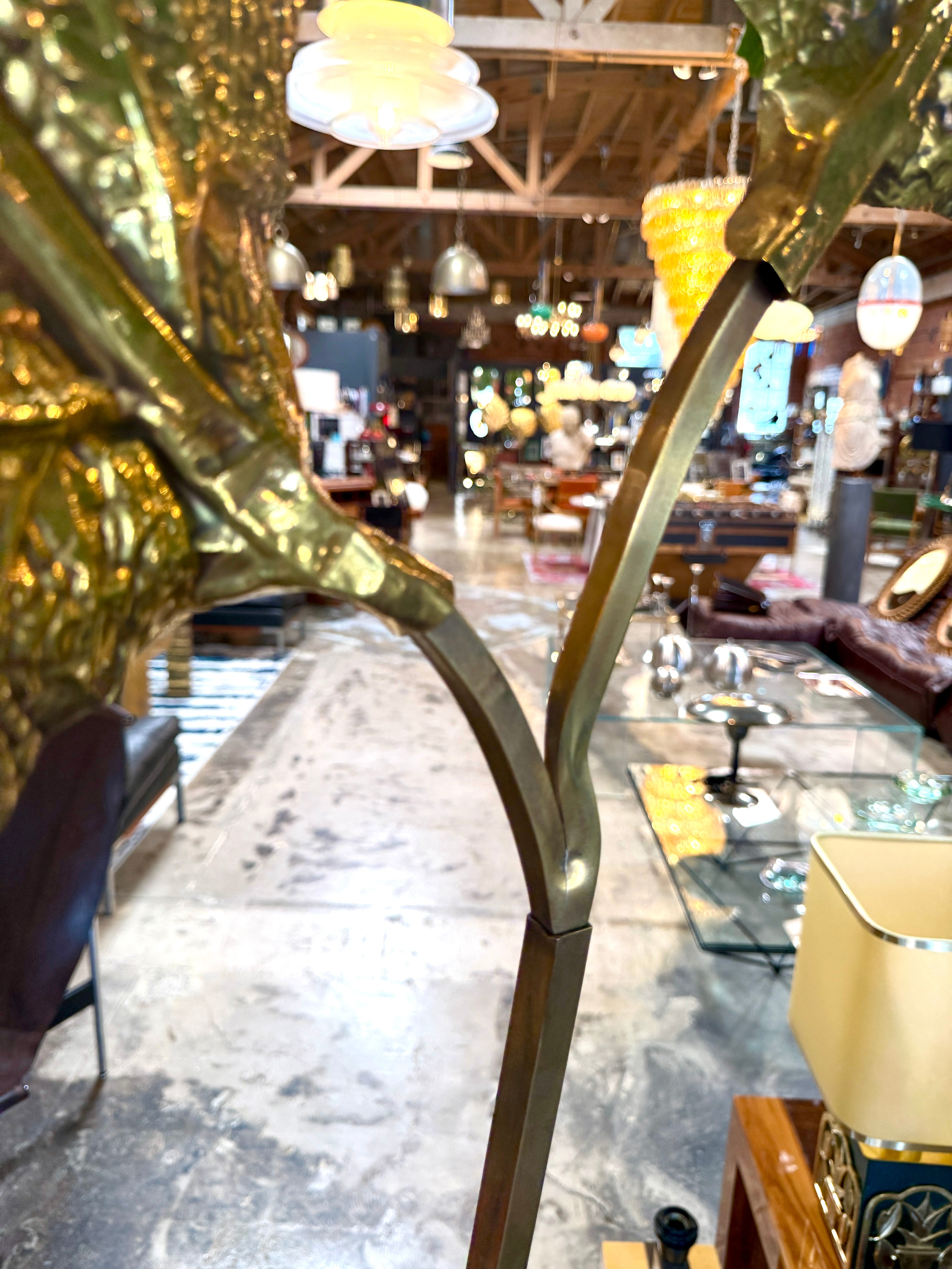 Floor lamp By Tommso Barbi 70s. Hans-worked brass, three large leaves