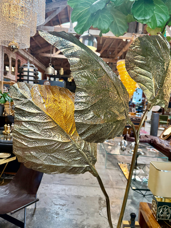 Floor lamp By Tommso Barbi 70s. Hans-worked brass, three large leaves