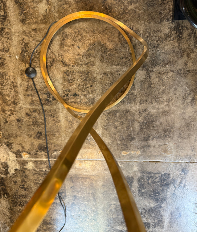Floor lamp By Tommso Barbi 70s. Hans-worked brass, three large leaves